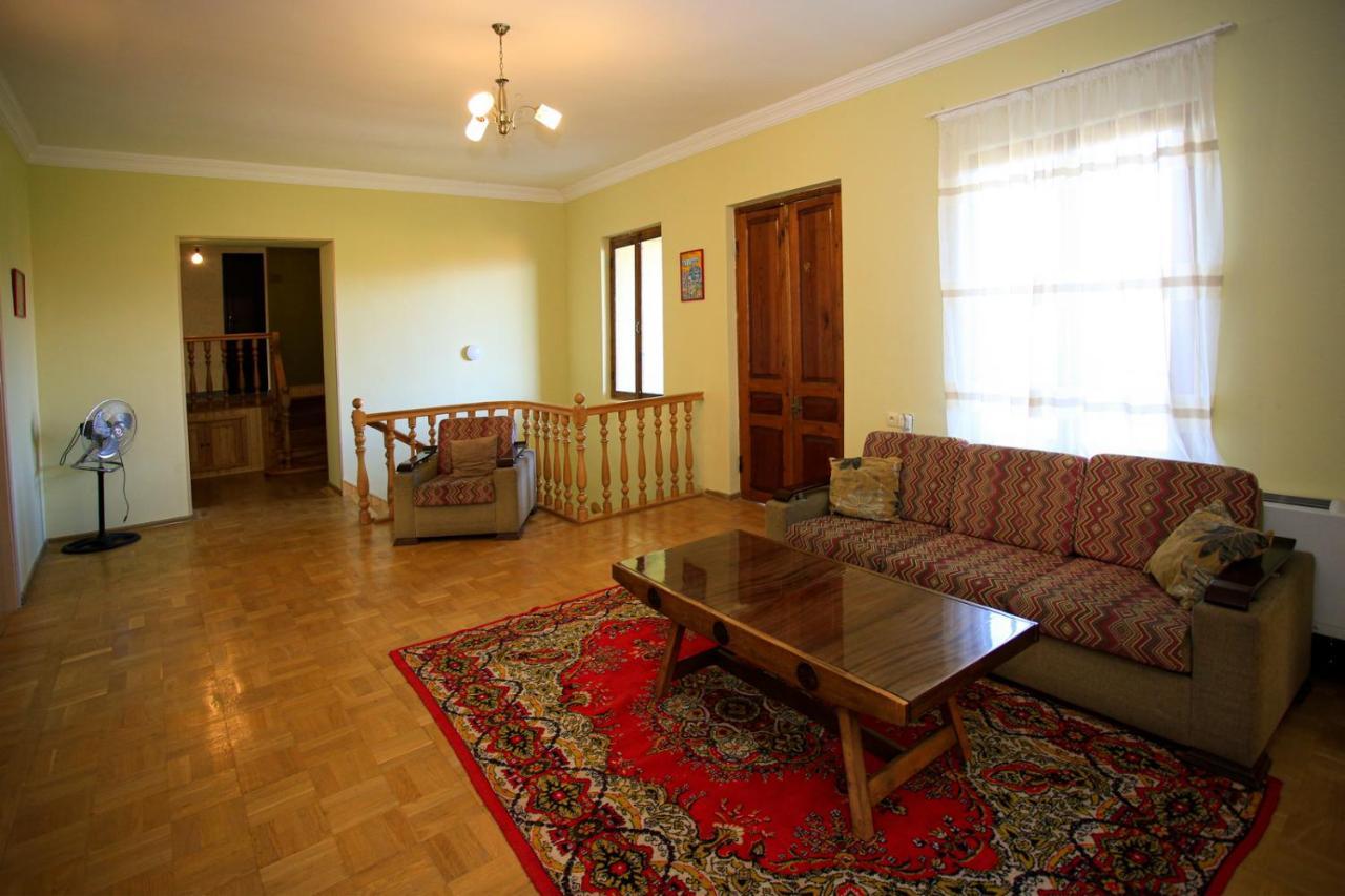 Bucha`s Guest House&Wine Cellar Telavi Esterno foto