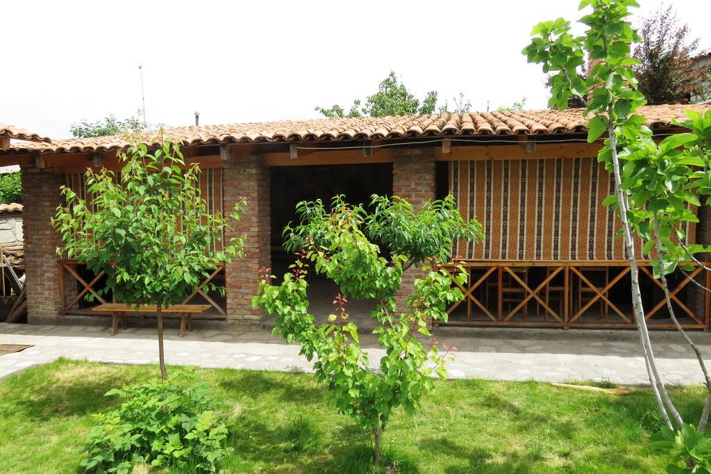 Bucha`s Guest House&Wine Cellar Telavi Esterno foto