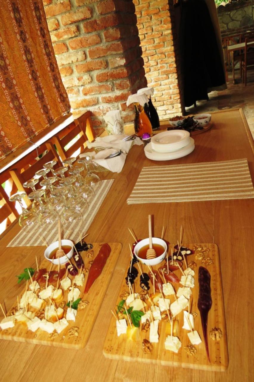 Bucha`s Guest House&Wine Cellar Telavi Esterno foto